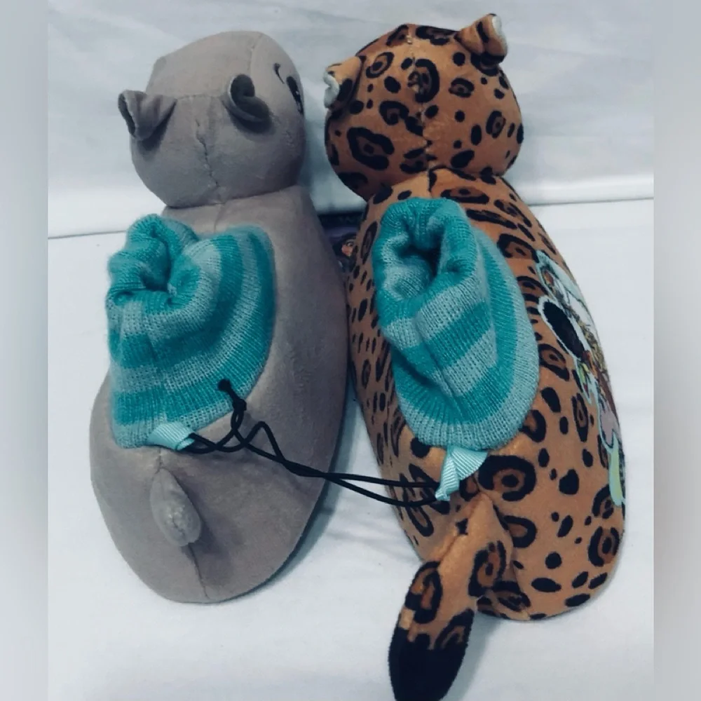 Disney Encanto girl’s Frozen Ultra PlushCozy Slipper Brown. 11-12